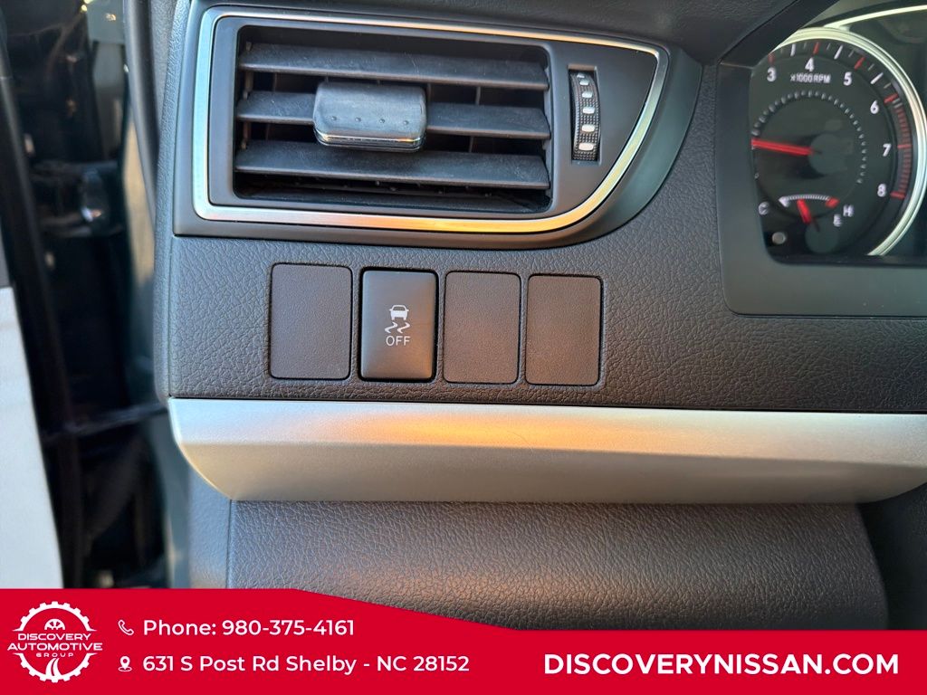 2017 Toyota Camry SE Image 28 of 36