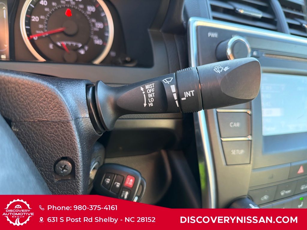 2017 Toyota Camry SE Image 31 of 36