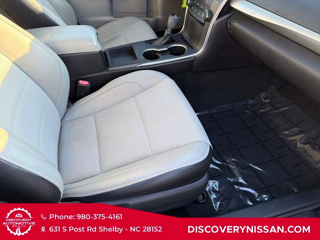 2017 Toyota Camry SE Image 33 of 36