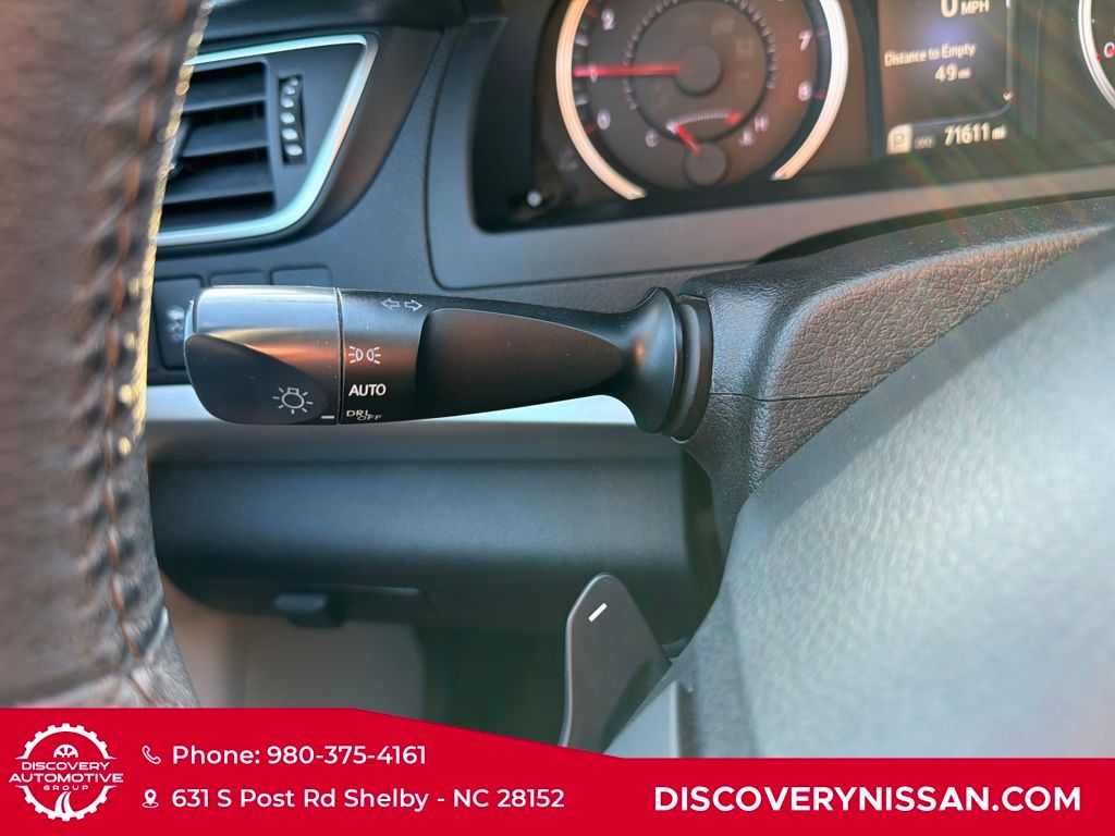 2017 Toyota Camry SE Image 20 of 36