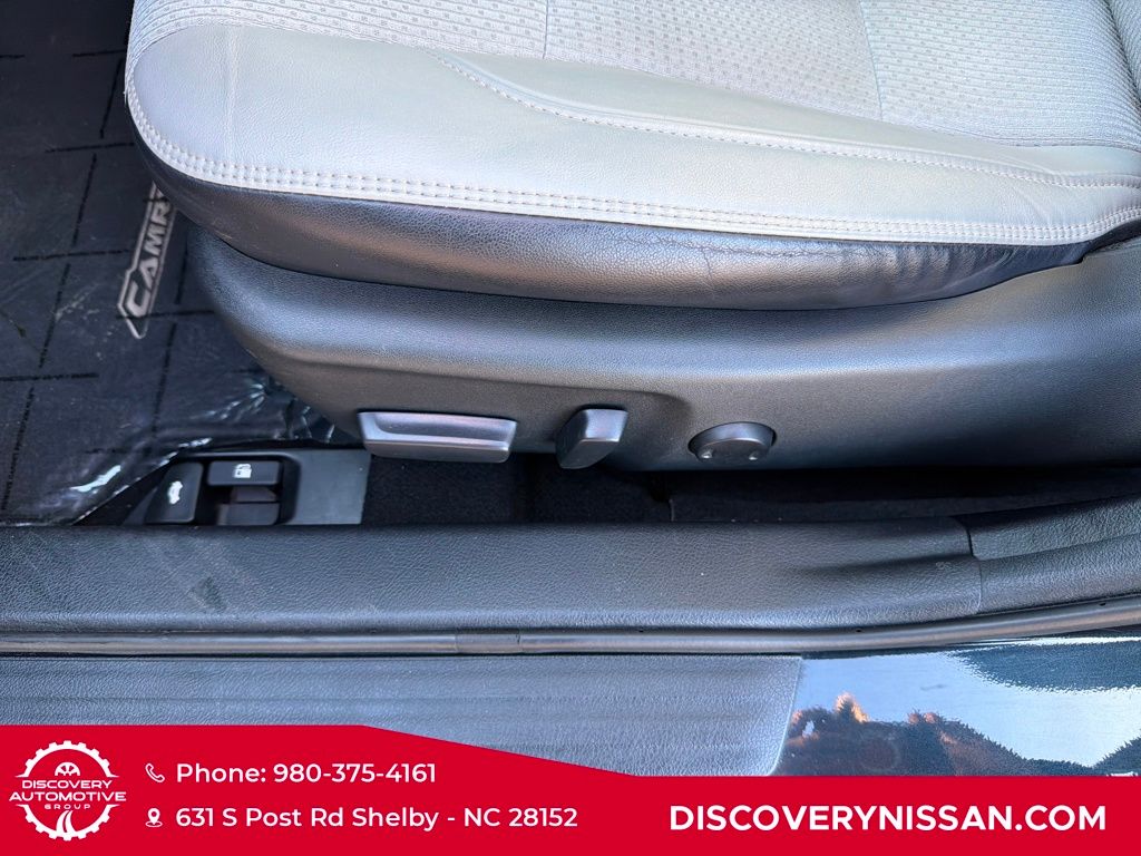 2017 Toyota Camry SE Image 34 of 36