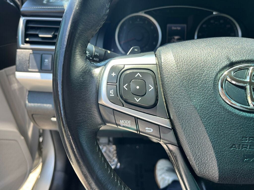 Vehicle image 21 of 23