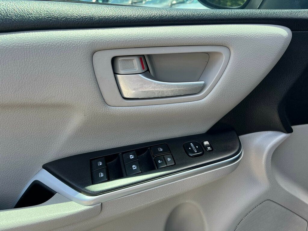 Vehicle image 20 of 23