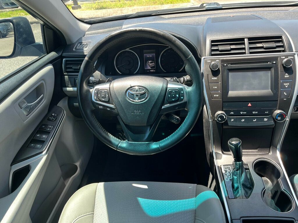 Vehicle image 17 of 23