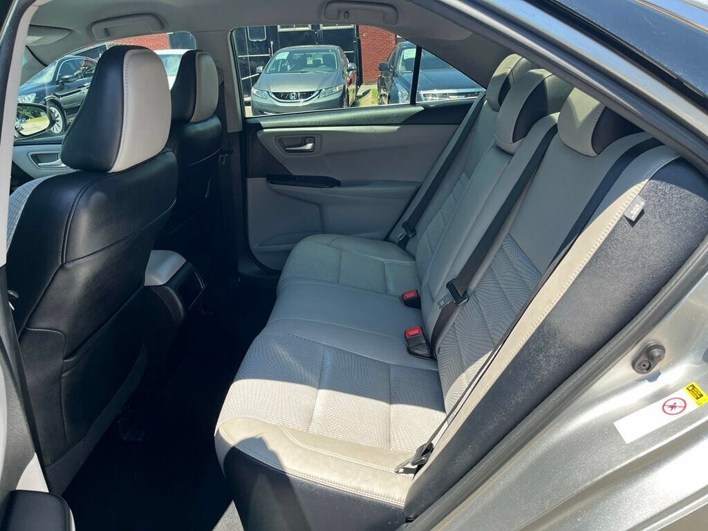 Vehicle image 11 of 23