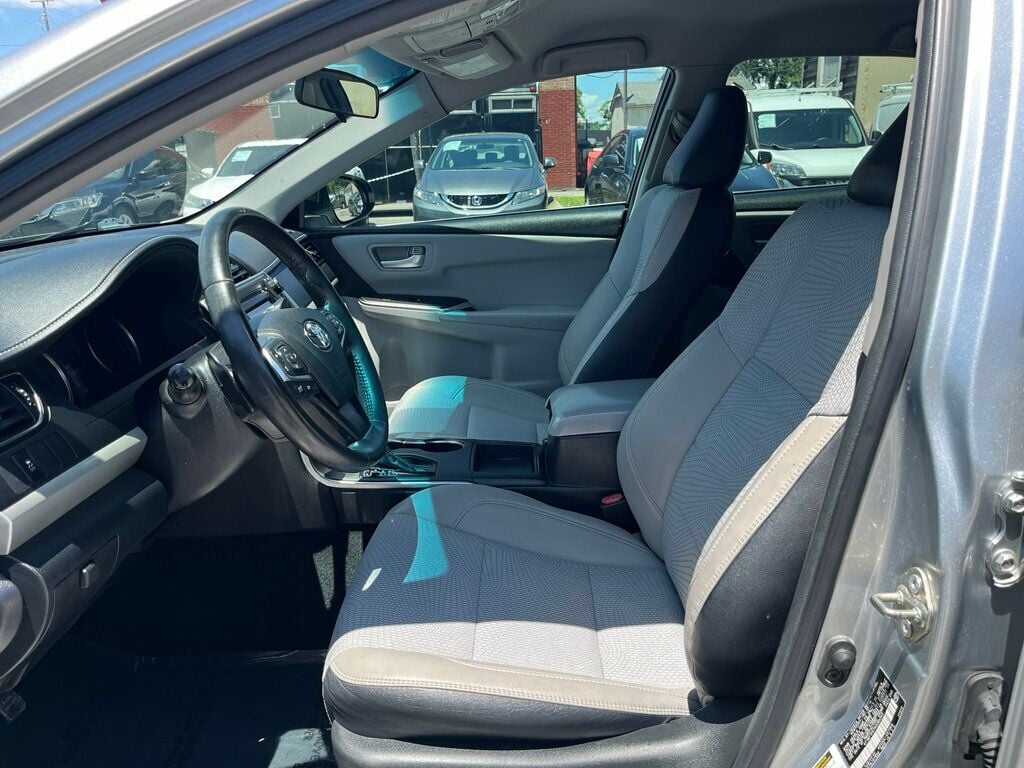 Vehicle image 19 of 23