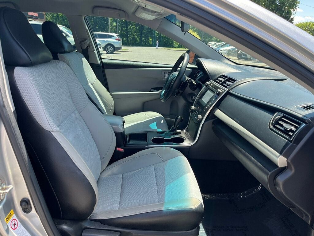 Vehicle image 18 of 23