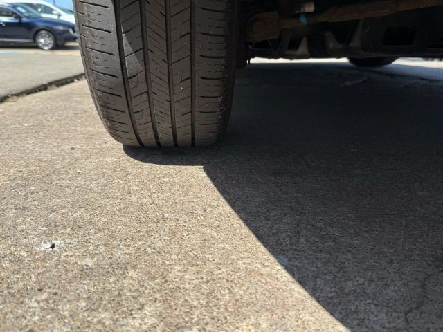 Vehicle image 46 of 49