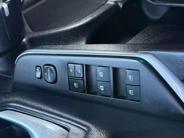 Vehicle image 40 of 49