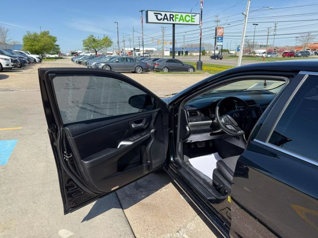 Vehicle image 17 of 49