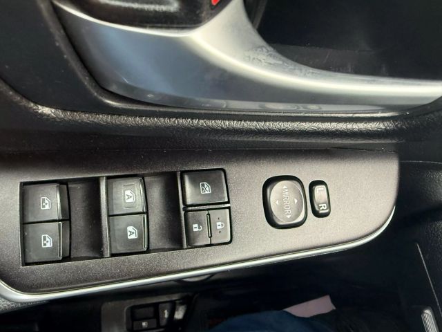 Vehicle image 28 of 30