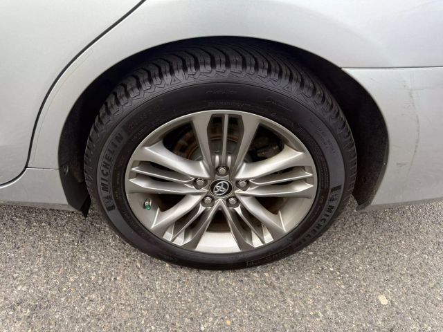 Vehicle image 14 of 30