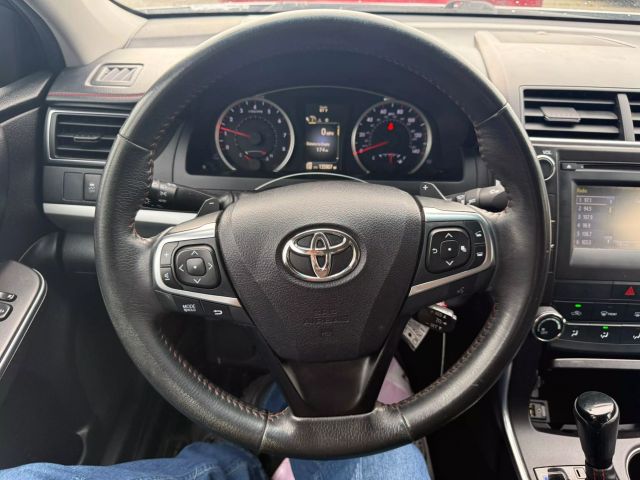 Vehicle image 17 of 30
