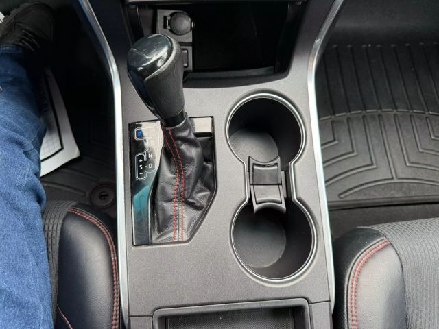 Vehicle image 26 of 30
