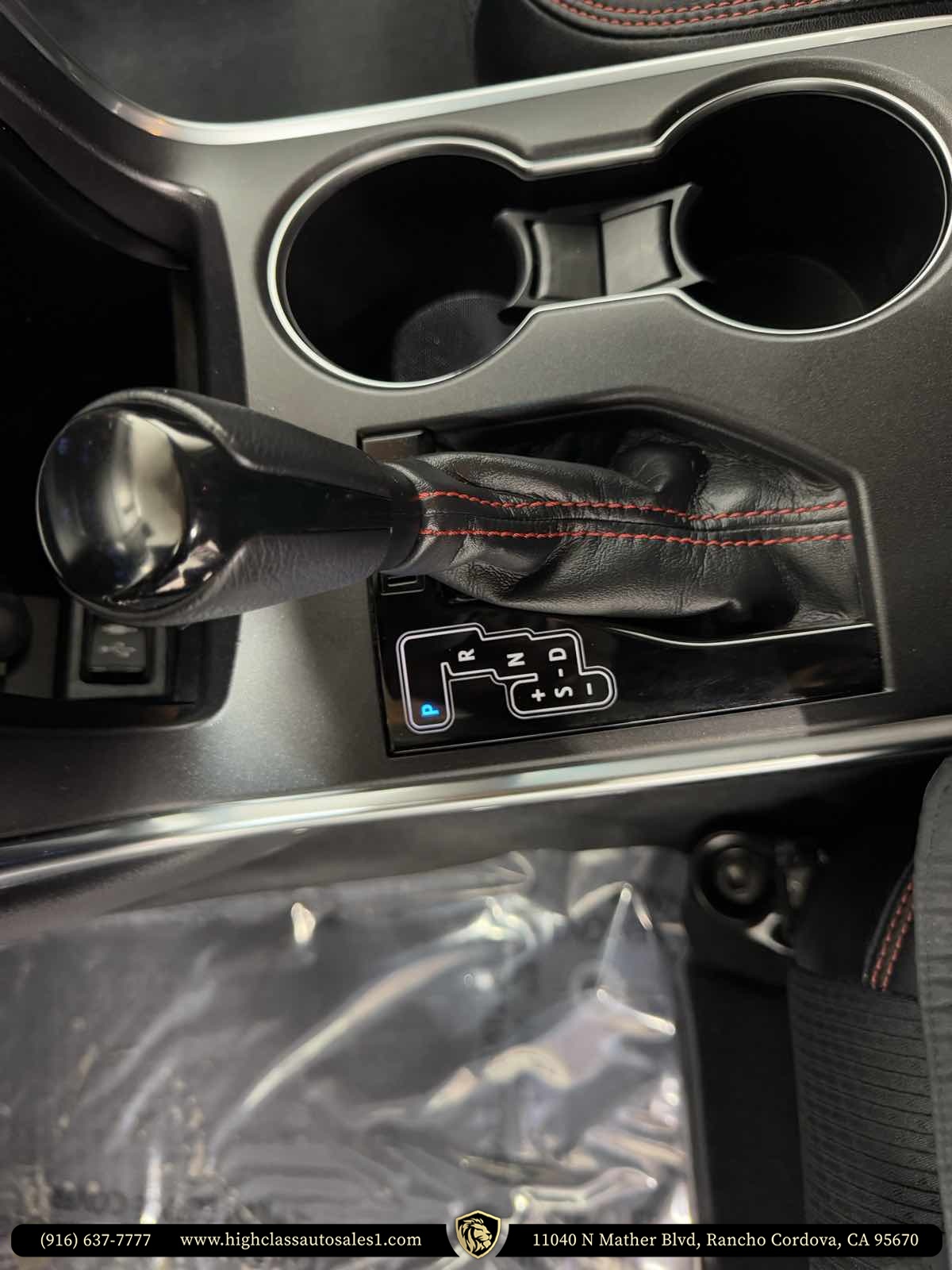 Vehicle image 32 of 45