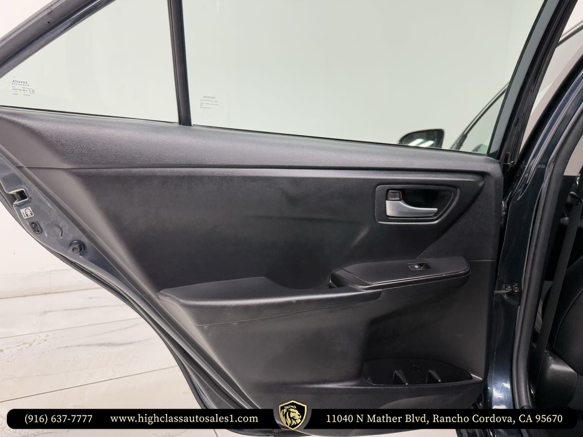 Vehicle image 21 of 45
