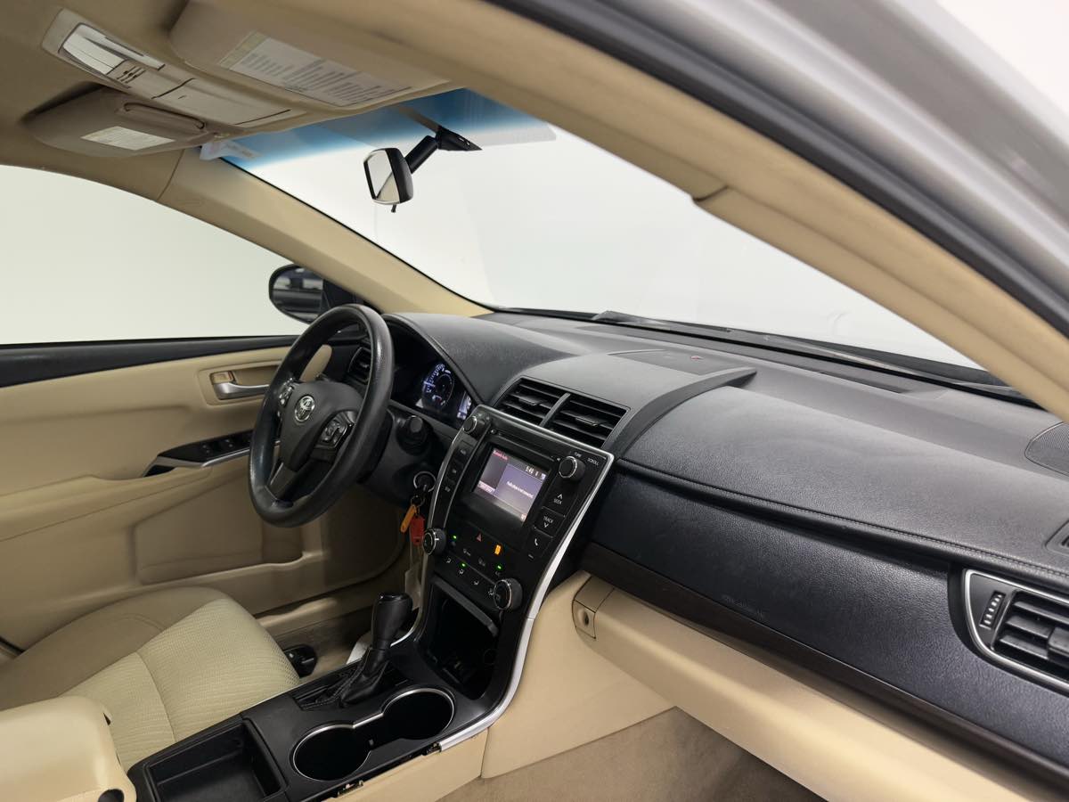 Vehicle image 32 of 53