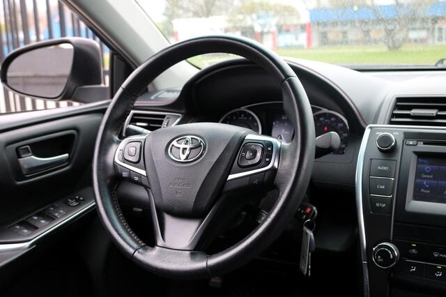 Vehicle image 14 of 16