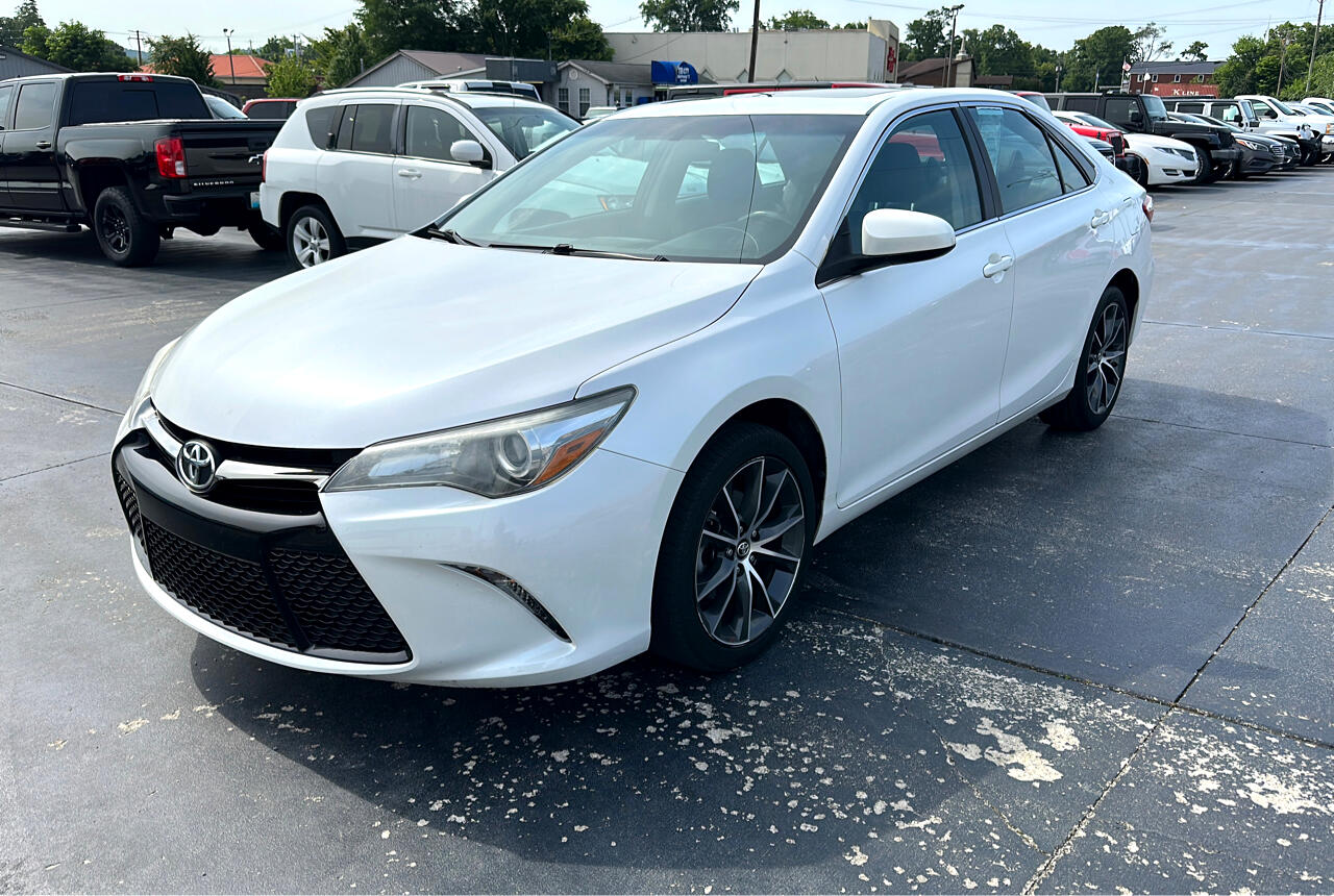2017 Toyota Camry XLE Image 1 of 8