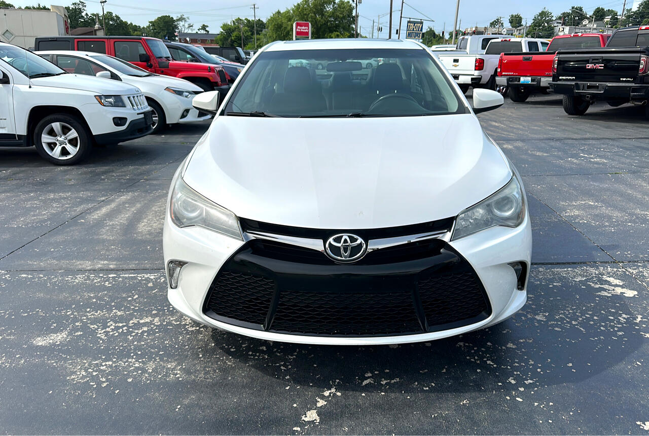 2017 Toyota Camry XLE Image 2 of 8