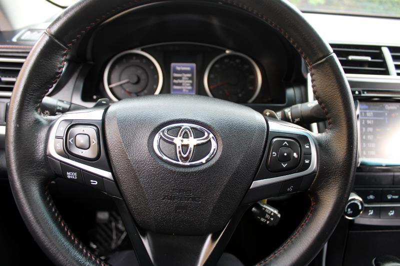 Vehicle image 12 of 30