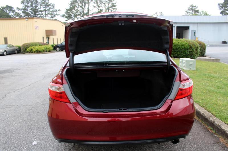 Vehicle image 19 of 30
