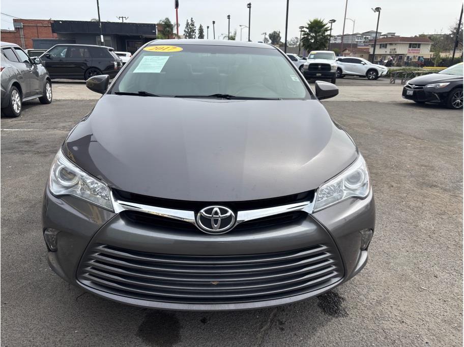 2017 Toyota Camry XLE Image 2 of 17