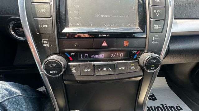 Vehicle image 33 of 49