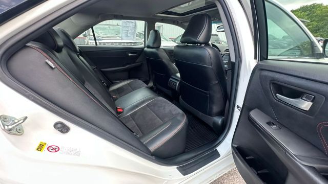 Vehicle image 17 of 49