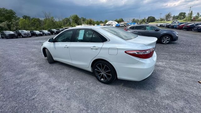 Vehicle image 7 of 49