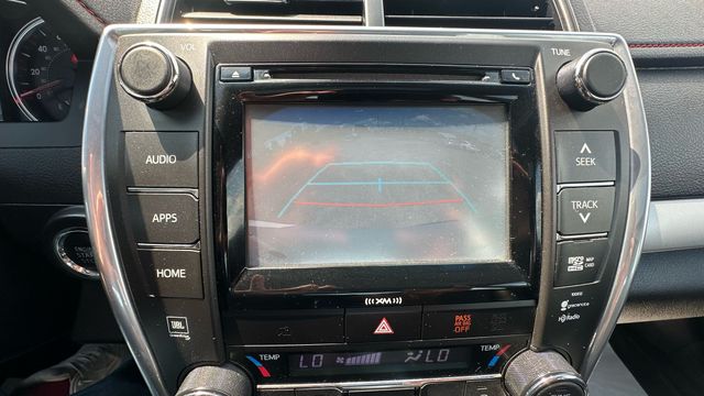 Vehicle image 32 of 49