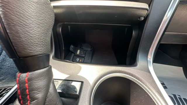 Vehicle image 35 of 49