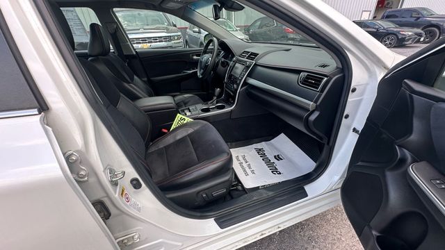 Vehicle image 21 of 49