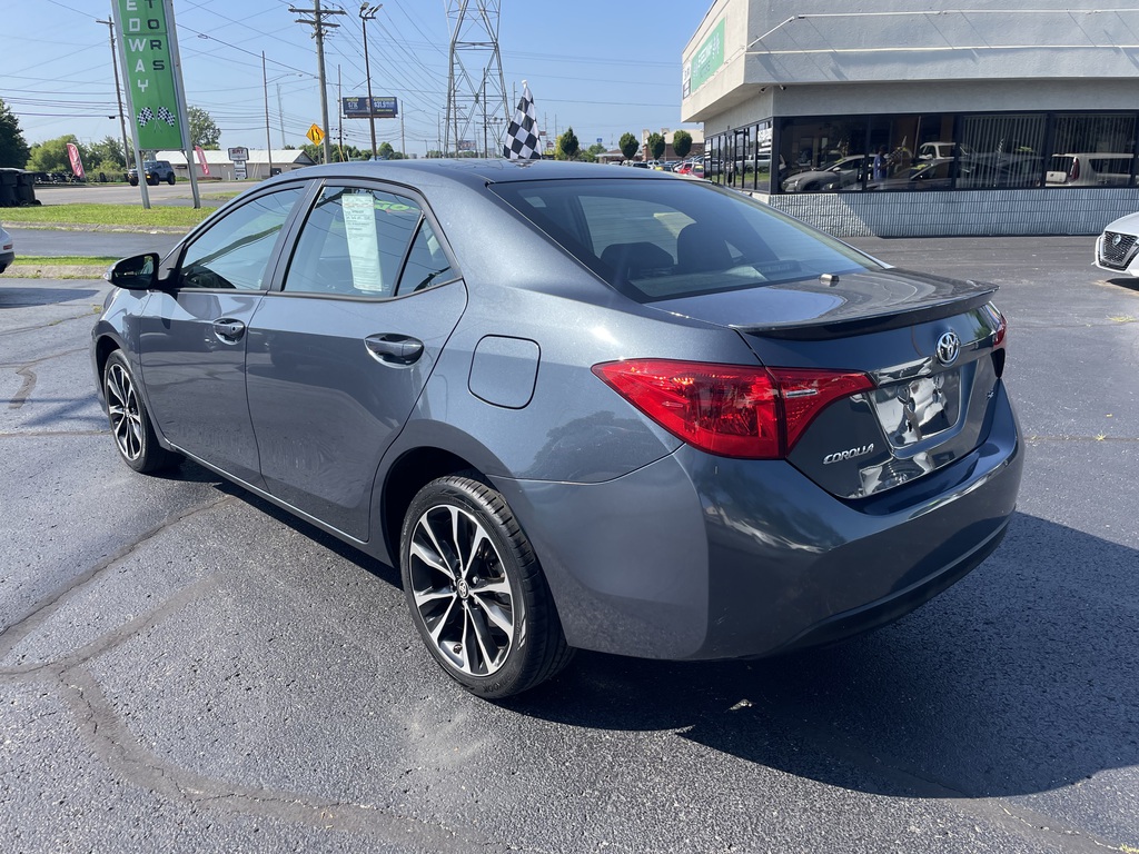 Vehicle image 4 of 9