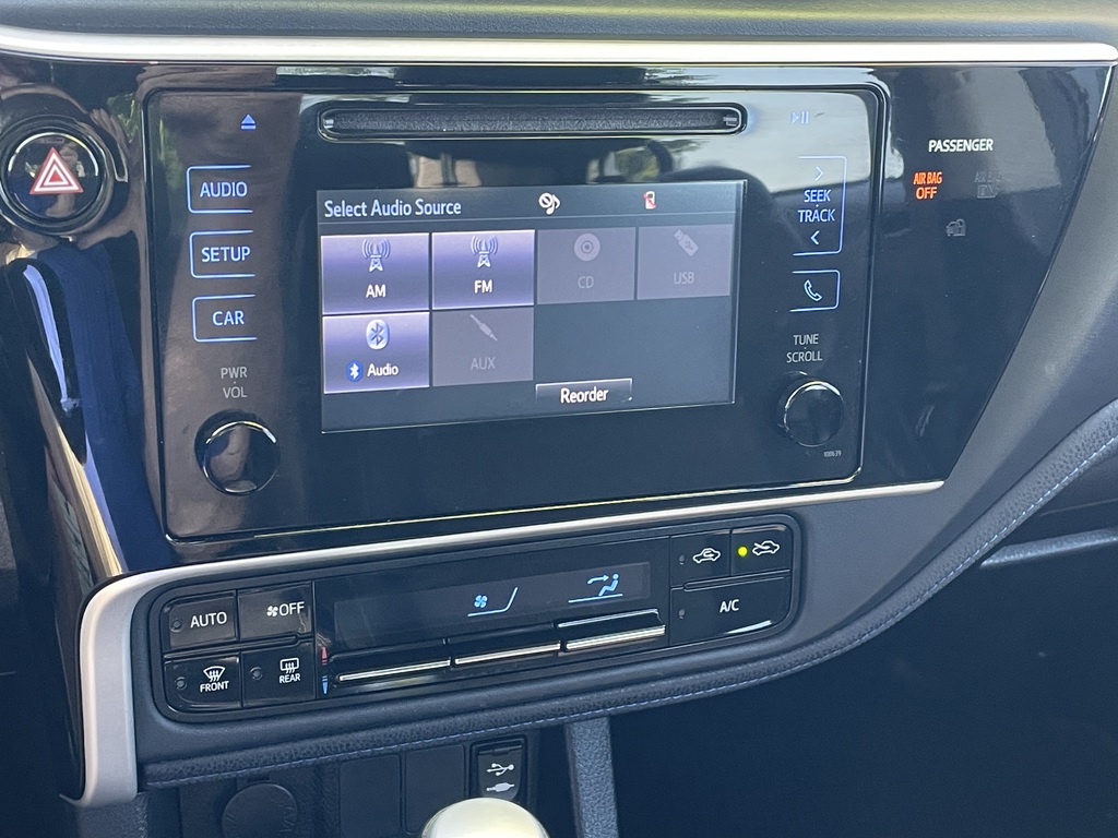 Vehicle image 8 of 9