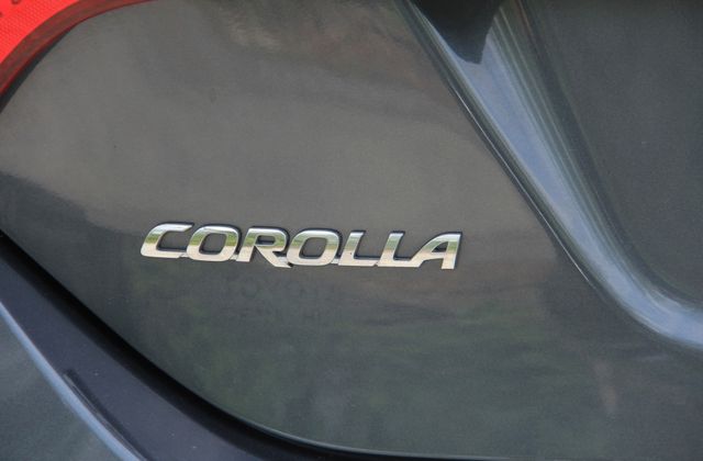 Vehicle image 11 of 28