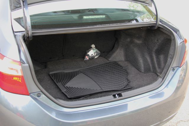 Vehicle image 25 of 28