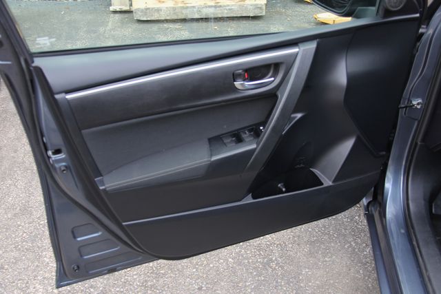 Vehicle image 12 of 28