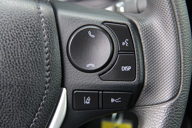 Vehicle image 16 of 28