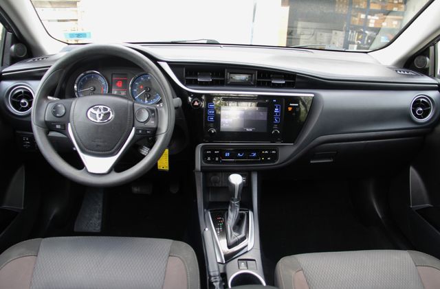 Vehicle image 24 of 28