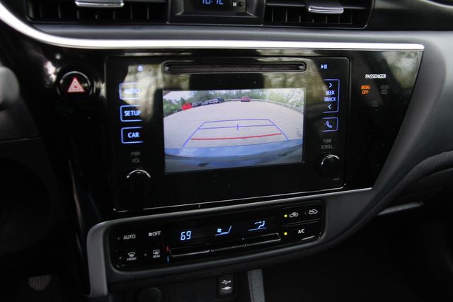 Vehicle image 20 of 28