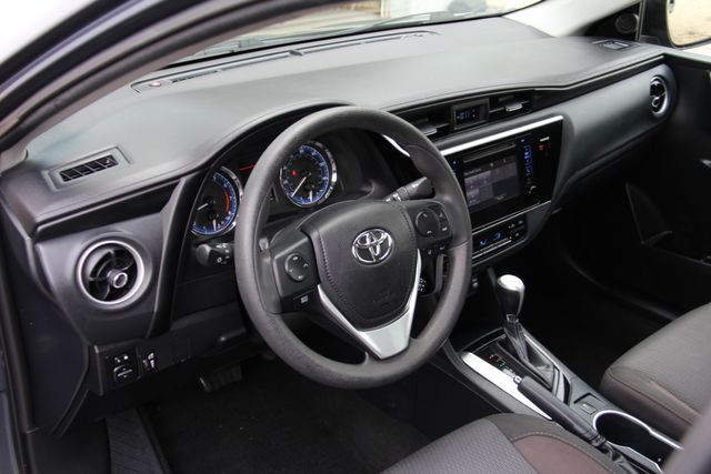 Vehicle image 14 of 28