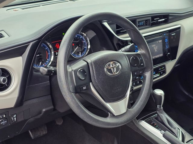 Vehicle image 14 of 39