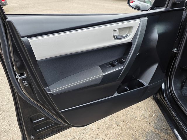 Vehicle image 21 of 39