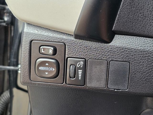 Vehicle image 38 of 39