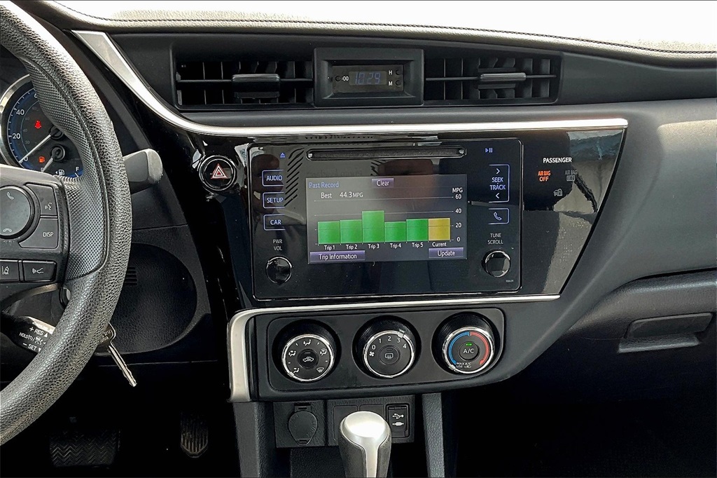 Vehicle image 8 of 31
