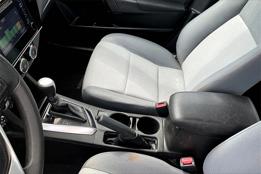 Vehicle image 17 of 31