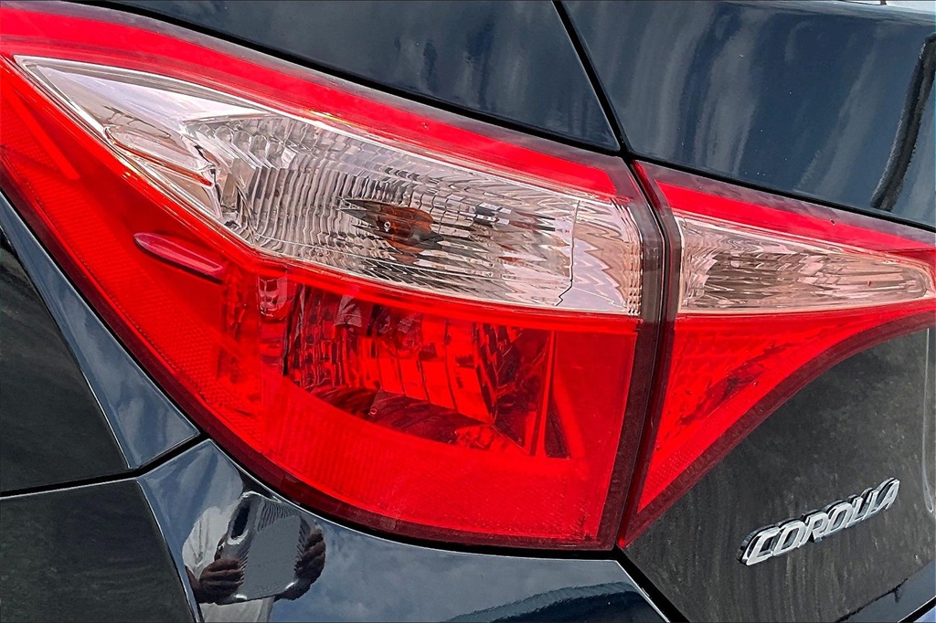 Vehicle image 28 of 31