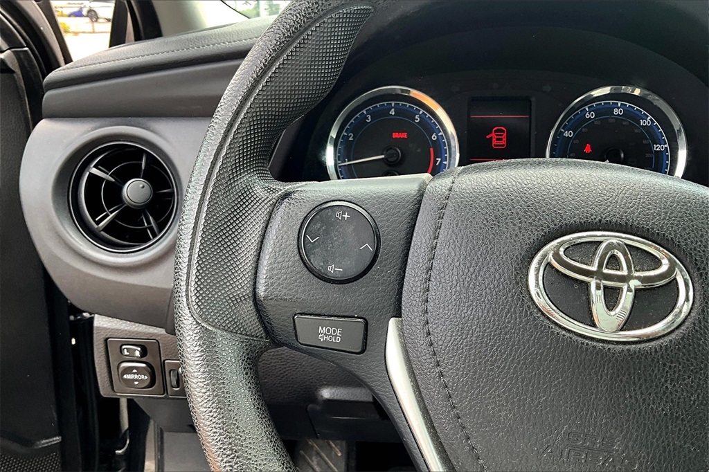Vehicle image 18 of 31
