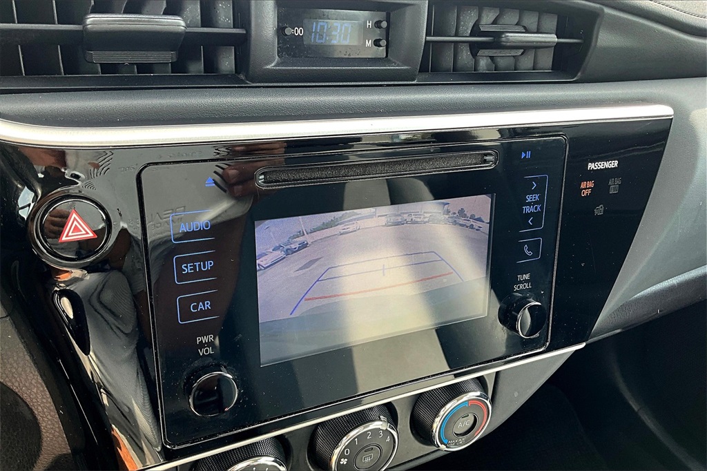 Vehicle image 21 of 31